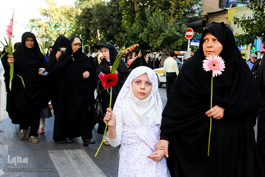 Mashhad Citizens Lay Flowers at Imam Reza Mausoleum to Mark Karamat Festival