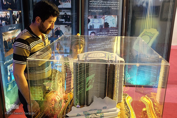 ارائه اولین قرآن خطی چرمی جهان در نمایشگاه قرآن تبریز