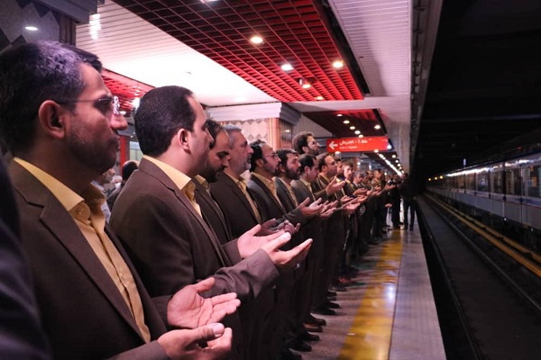 ضبط اثر همخوانی«اسماءالحسنی» در مترو تهران + فیلم و عکس
