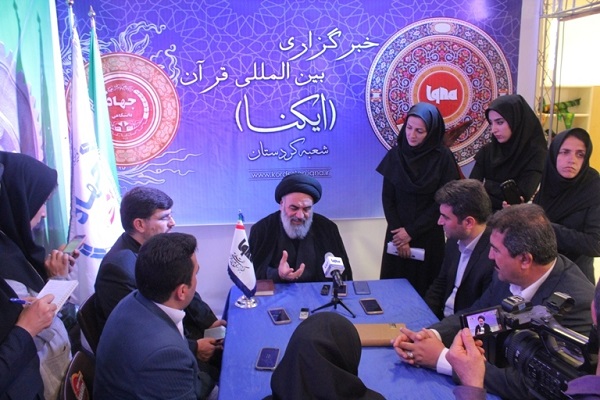 غرفه ایکنا در اولین روز هجدهمین نمایشگاه علوم قرآنی کردستان