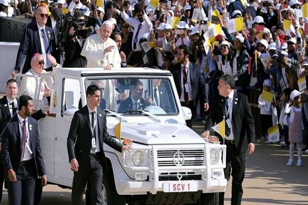 Ritual Doa Umat Kristen dengan Dihadiri Paus di Emirat