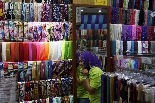 ministro malese condanna bando a hijab in alberghi