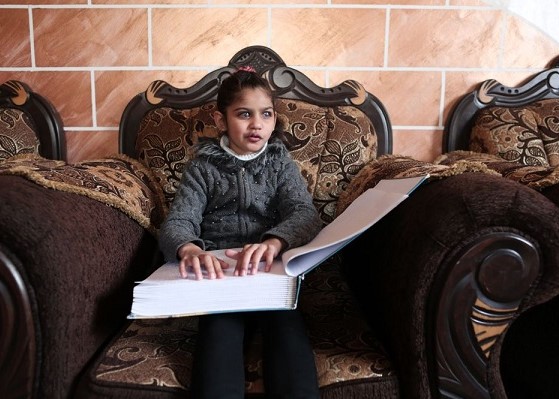 Come una bambina palestinese non vedente è riuscita a memorizzare il Corano