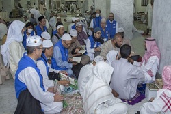 日本新穆斯林参观禁寺《古兰经》和图书管理局